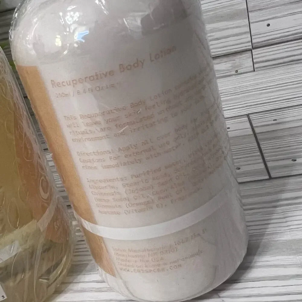 NEW Crisp 08 Spiced Vanilla Recuperative Shower Gel and Body Lotion Gift Set